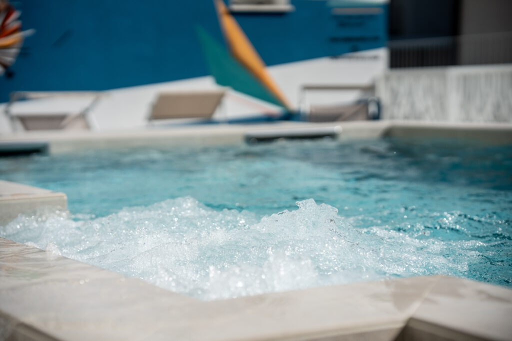 foto-piscina-riscaldata-hotel-marzia-caorle-12